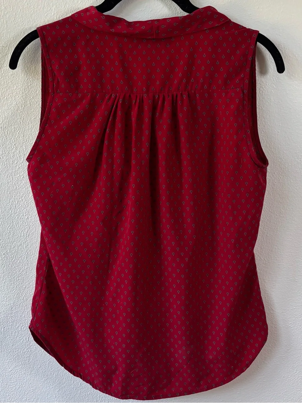 buttons sleeveless blouse